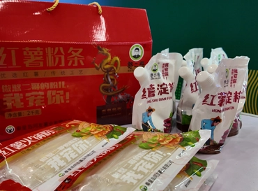 国産ジャガイモ製品を海外市場にどう展開していくか。秦皇島通友芋産業は輸出促進のため、海南冬季見本市でサツマイモ春雨と澱粉を展示している。